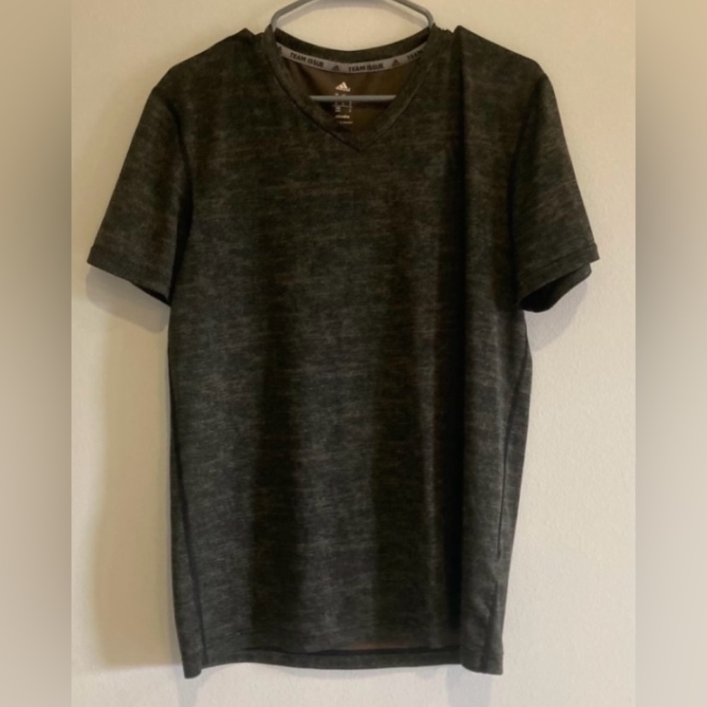Adidas - Mens Team Issue Activewear Short Sleeve V Neck Shirt - Size M - EUC